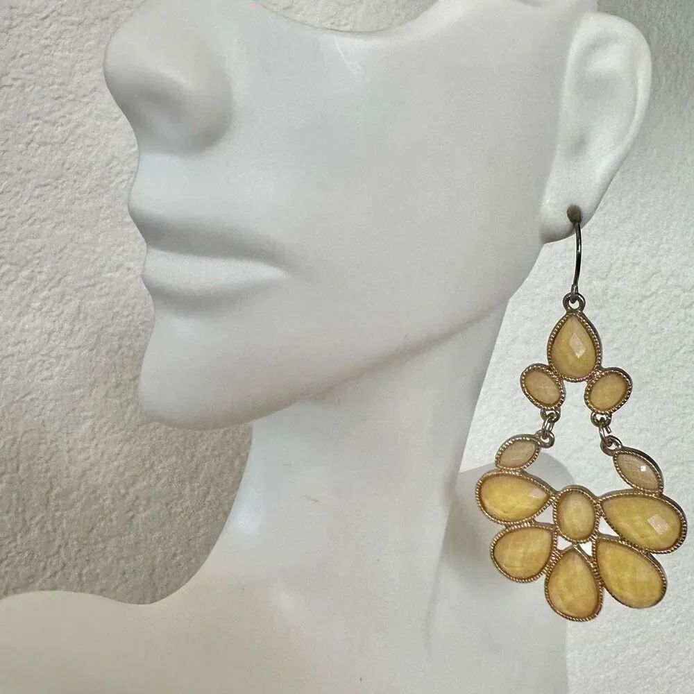 Yellow statement earrings - Picture 2 of 8